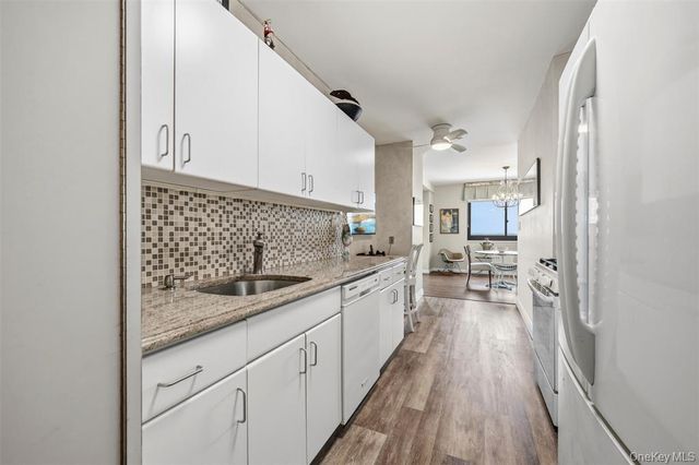 26910 Grand Central Pkwy Apt 19K, New York City, NY 11005