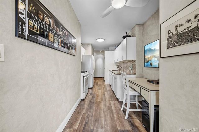 26910 Grand Central Pkwy Apt 19K, New York City, NY 11005