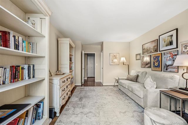 26910 Grand Central Pkwy Apt 19K, New York City, NY 11005