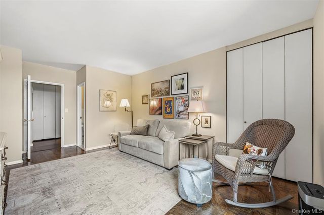 26910 Grand Central Pkwy Apt 19K, New York City, NY 11005