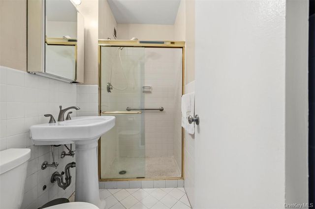 26910 Grand Central Pkwy Apt 19K, New York City, NY 11005