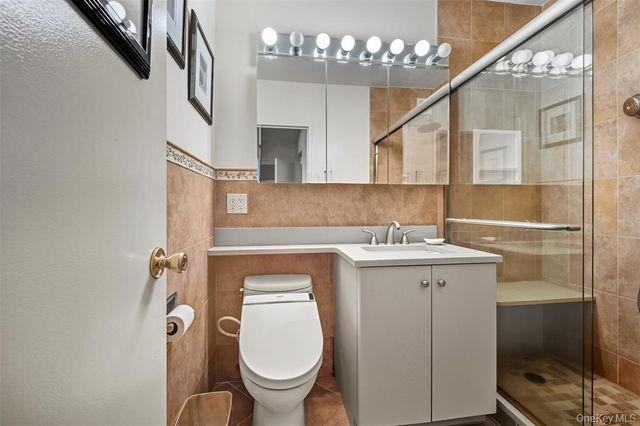26910 Grand Central Pkwy Apt 19K, New York City, NY 11005