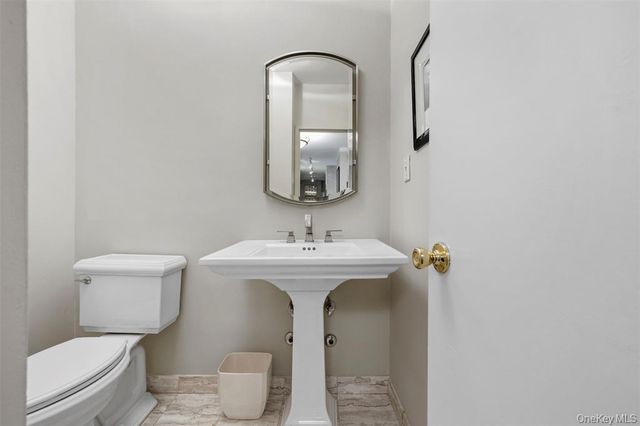 26910 Grand Central Pkwy Apt 19K, New York City, NY 11005
