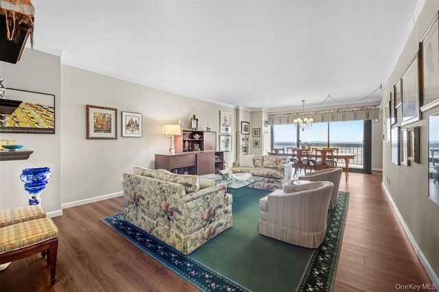 26910 Grand Central Pkwy Apt 19K, New York City, NY 11005