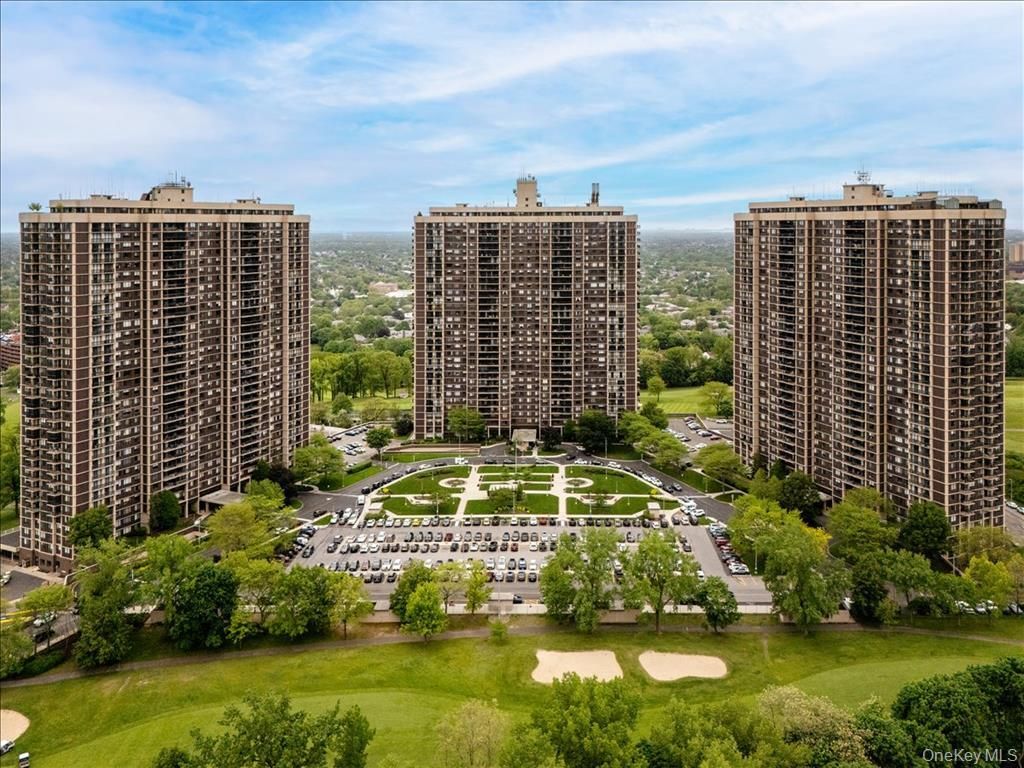 26910 Grand Central Pkwy Apt 19K, New York City, NY 11005