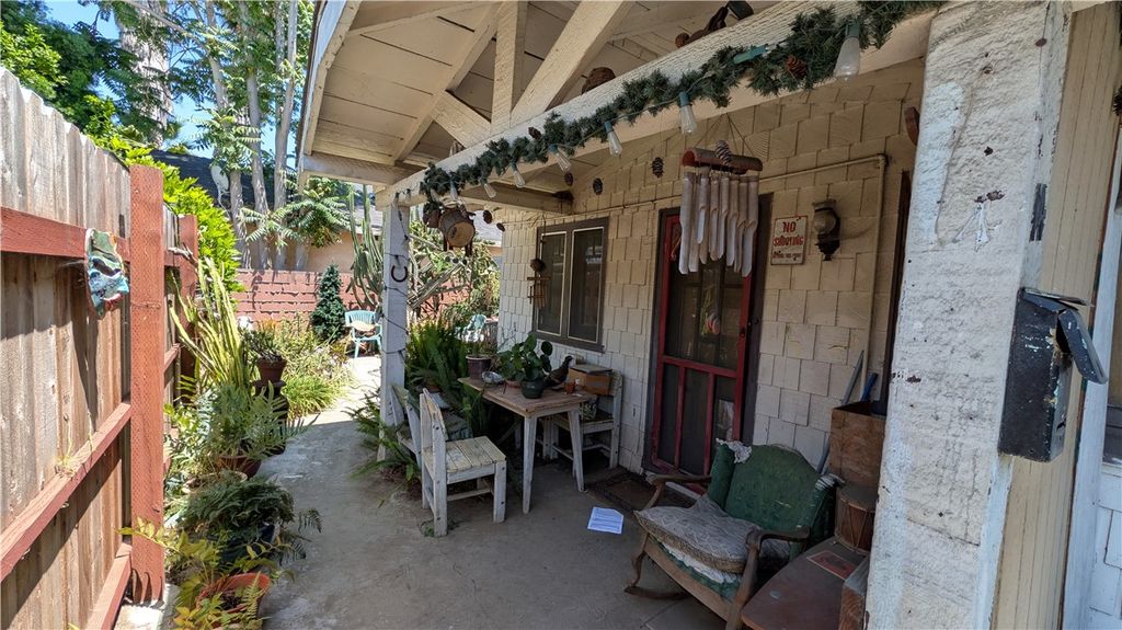 Image 2 of property listing at 100 Palmetto 14, Pasadena, CA 91105