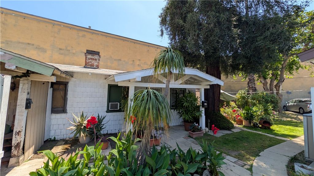 Image 4 of property listing at 100 Palmetto 14, Pasadena, CA 91105