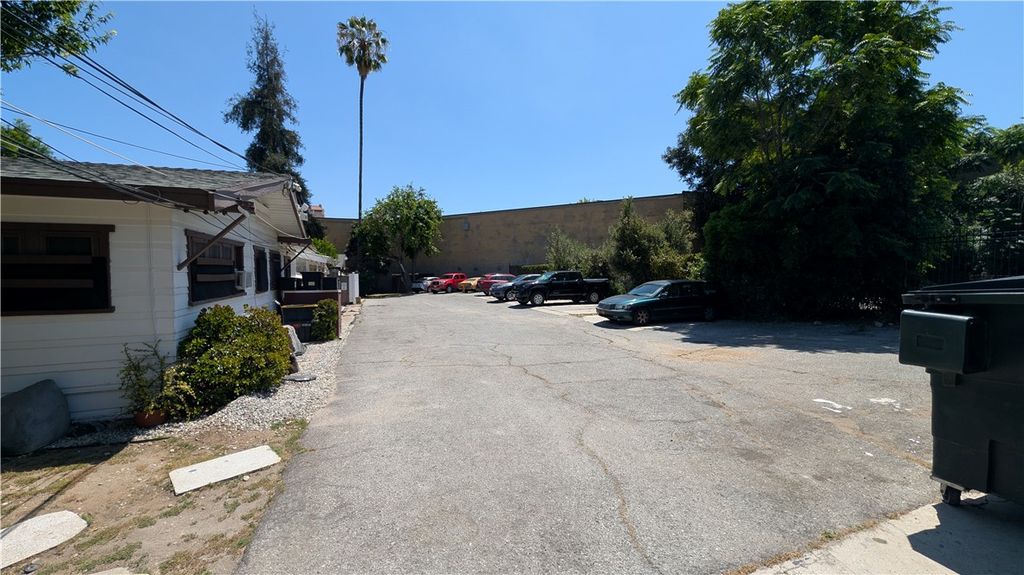 Image 5 of property listing at 100 Palmetto 14, Pasadena, CA 91105