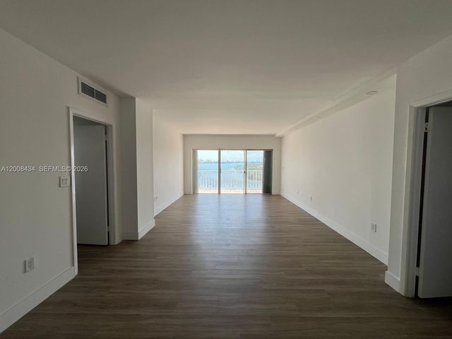 500 Bayview Dr 1120, Sunny Isles Beach, FL 33160