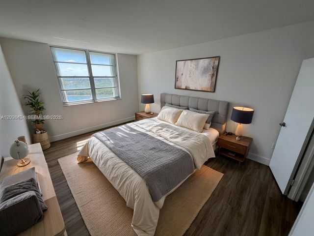 500 Bayview Dr 1120, Sunny Isles Beach, FL 33160