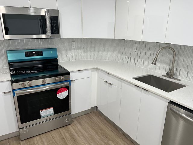 500 Bayview Dr 1120, Sunny Isles Beach, FL 33160