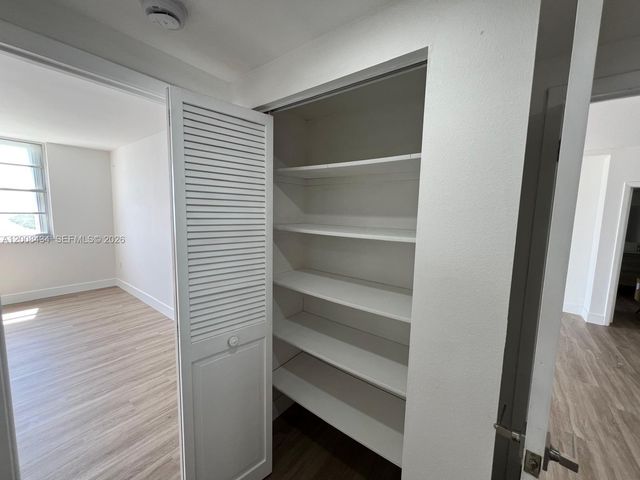 500 Bayview Dr 1120, Sunny Isles Beach, FL 33160