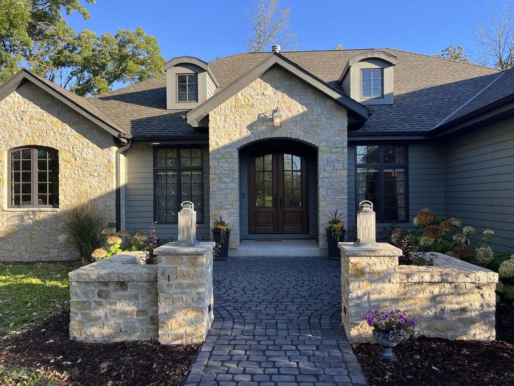 16970 W Small ROAD, New Berlin, WI 53151