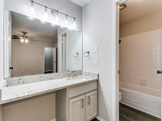 1607 Glenhill Lane, Lewisville, TX 75077