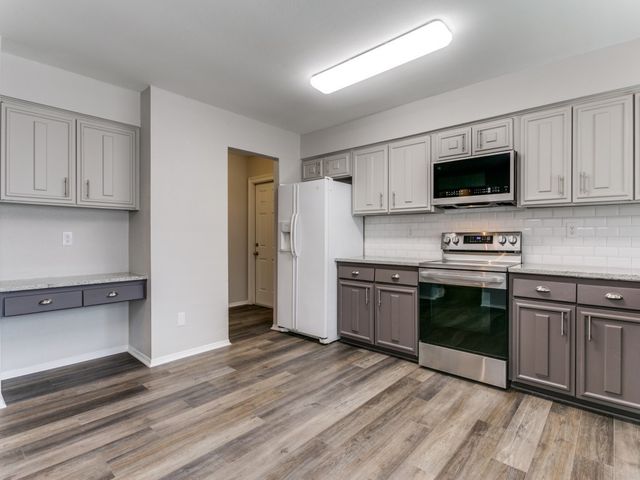 1607 Glenhill Lane, Lewisville, TX 75077