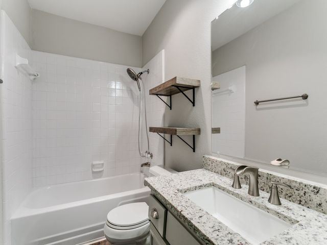 1607 Glenhill Lane, Lewisville, TX 75077
