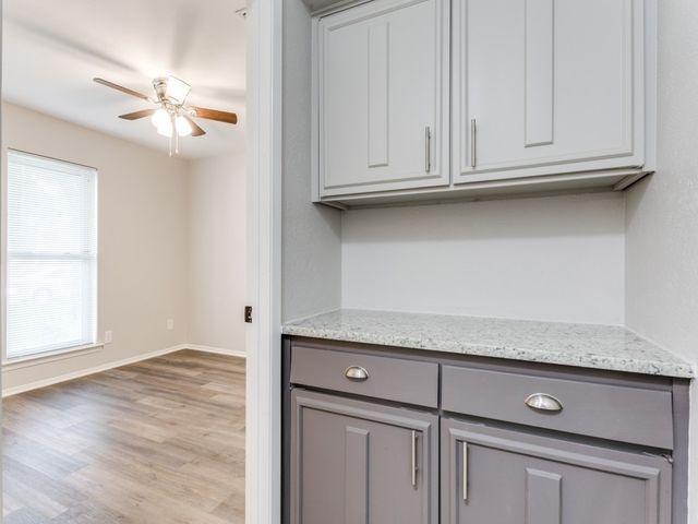 1607 Glenhill Lane, Lewisville, TX 75077