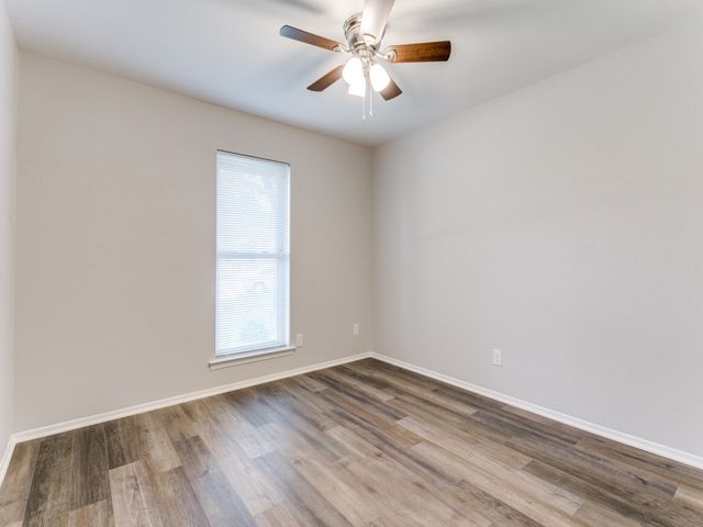 1607 Glenhill Lane, Lewisville, TX 75077