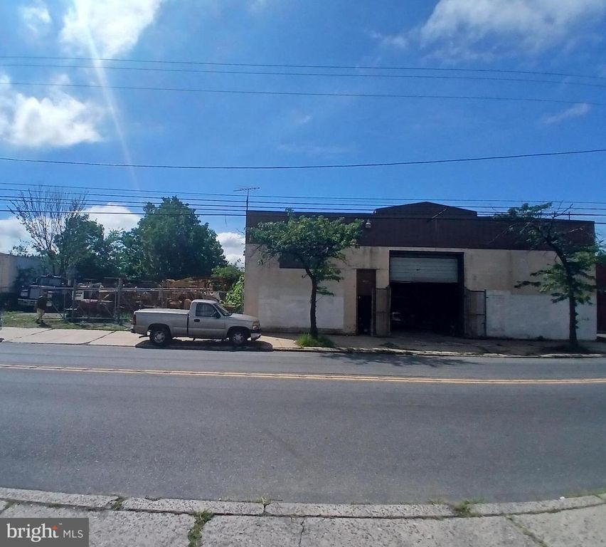 1023 W 9TH ST, Chester, PA 19013
