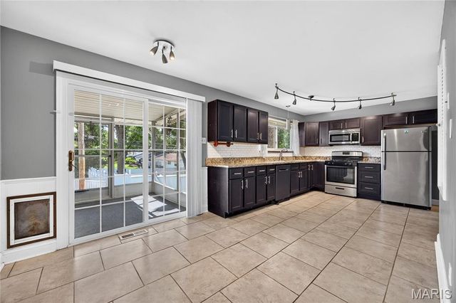 12009 Quality Lane, Maryland Heights, MO 63043