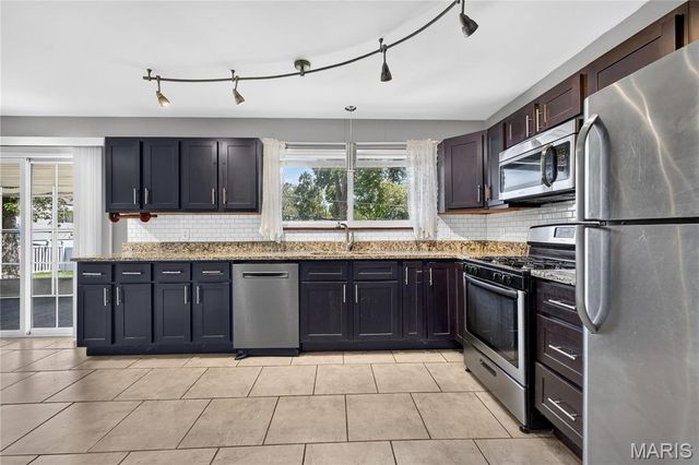 12009 Quality Lane, Maryland Heights, MO 63043