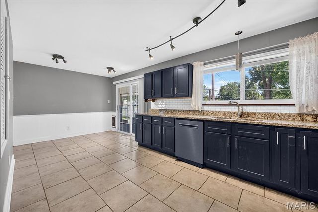 12009 Quality Lane, Maryland Heights, MO 63043
