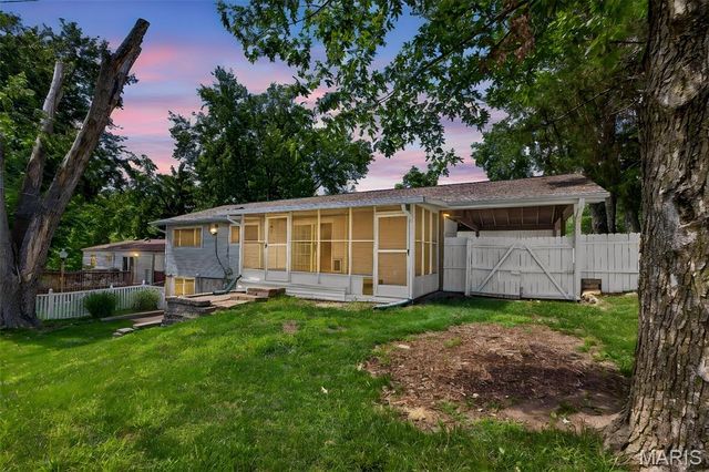 12009 Quality Lane, Maryland Heights, MO 63043