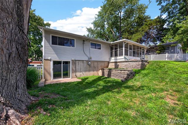 12009 Quality Lane, Maryland Heights, MO 63043