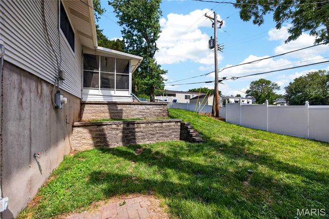 12009 Quality Lane, Maryland Heights, MO 63043