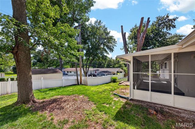 12009 Quality Lane, Maryland Heights, MO 63043