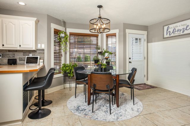 1904 E Highview Street, Ozark, MO 65721