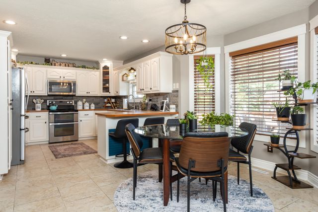 1904 E Highview Street, Ozark, MO 65721
