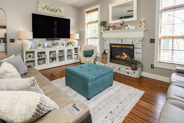1904 E Highview Street, Ozark, MO 65721