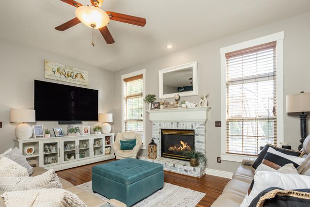 1904 E Highview Street, Ozark, MO 65721