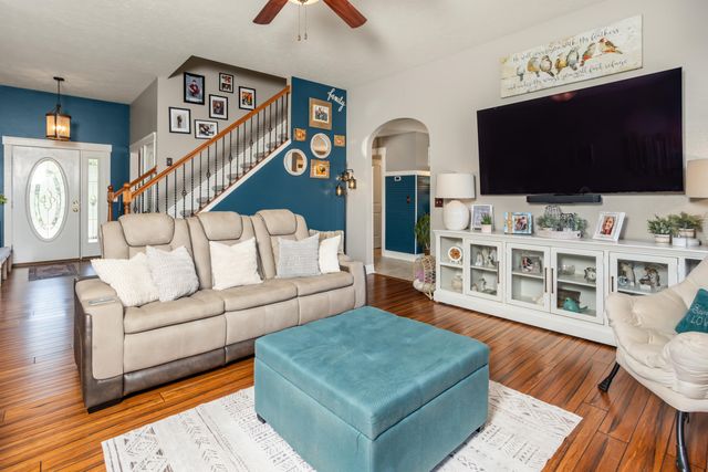 1904 E Highview Street, Ozark, MO 65721