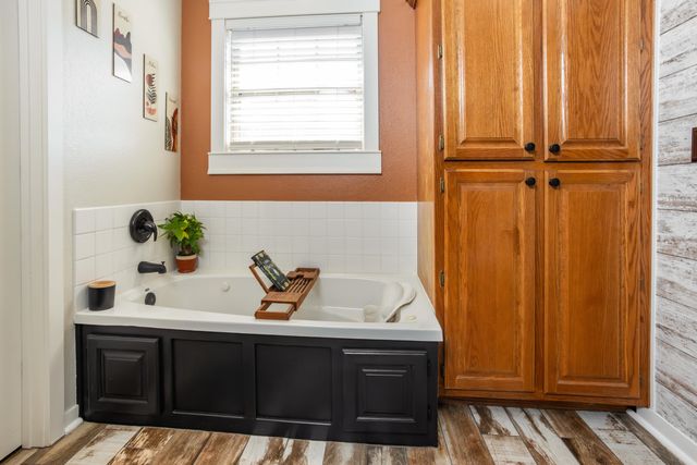 1904 E Highview Street, Ozark, MO 65721