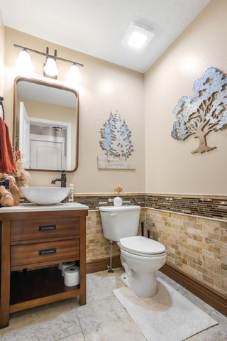 1904 E Highview Street, Ozark, MO 65721
