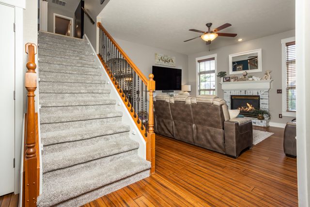 1904 E Highview Street, Ozark, MO 65721