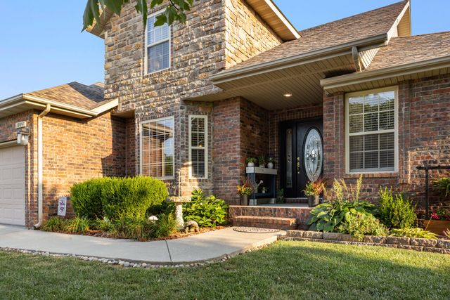 1904 E Highview Street, Ozark, MO 65721