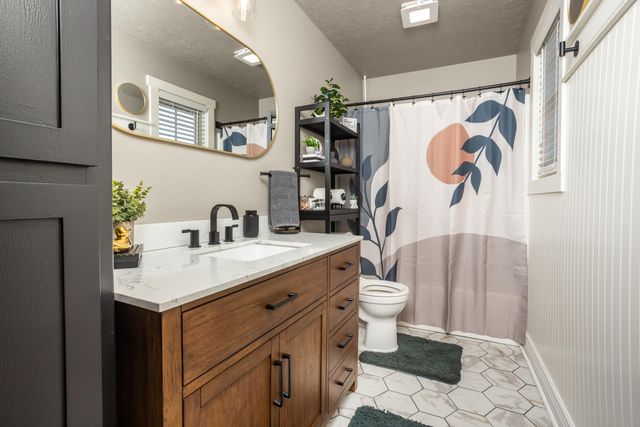 1904 E Highview Street, Ozark, MO 65721