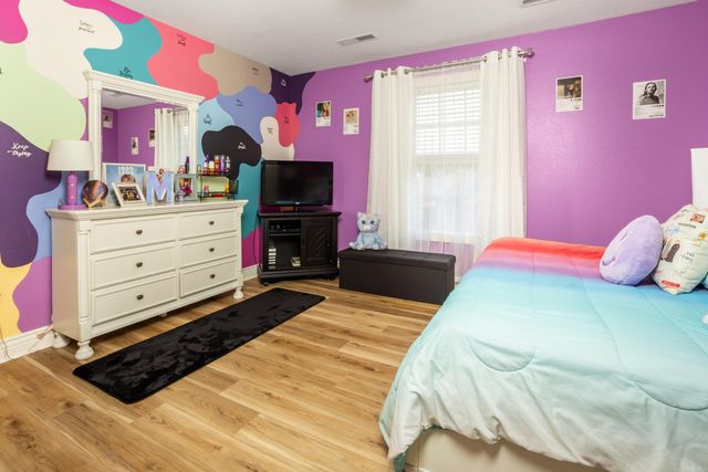 1904 E Highview Street, Ozark, MO 65721