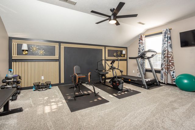 1904 E Highview Street, Ozark, MO 65721