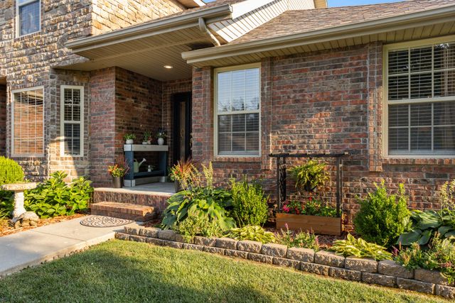 1904 E Highview Street, Ozark, MO 65721