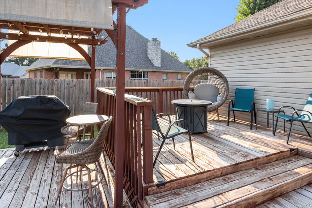 1904 E Highview Street, Ozark, MO 65721
