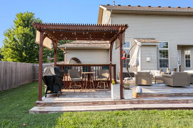 1904 E Highview Street, Ozark, MO 65721