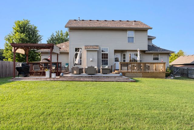 1904 E Highview Street, Ozark, MO 65721
