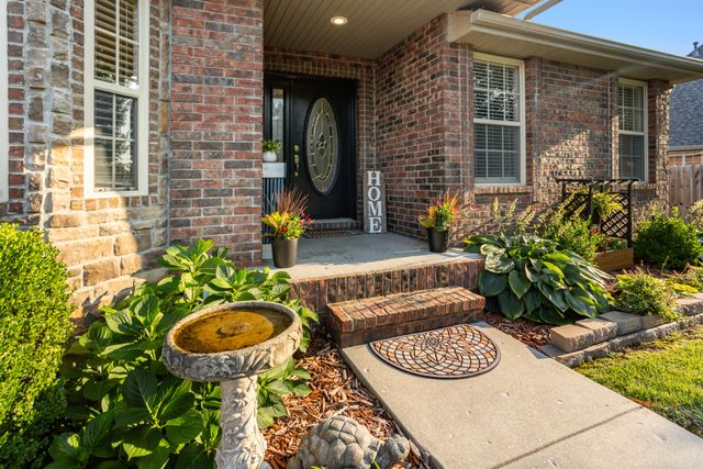 1904 E Highview Street, Ozark, MO 65721