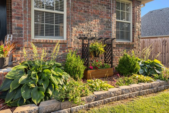 1904 E Highview Street, Ozark, MO 65721