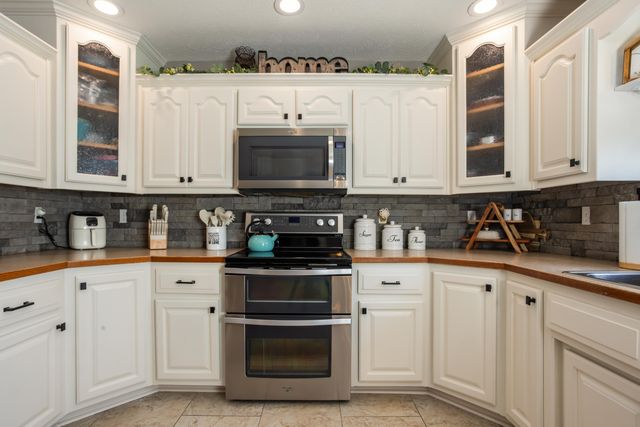 1904 E Highview Street, Ozark, MO 65721