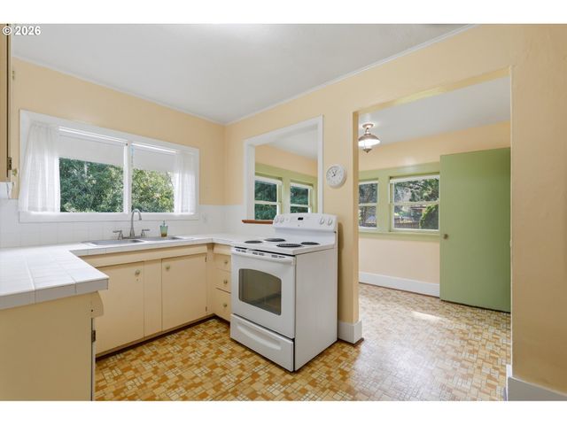 9980 Sw MCDONALD St, Portland, OR 97224